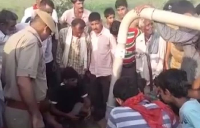Three people die due to poisonous gas 