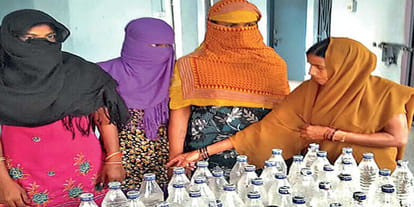 this woman gang home delivery of liquor 