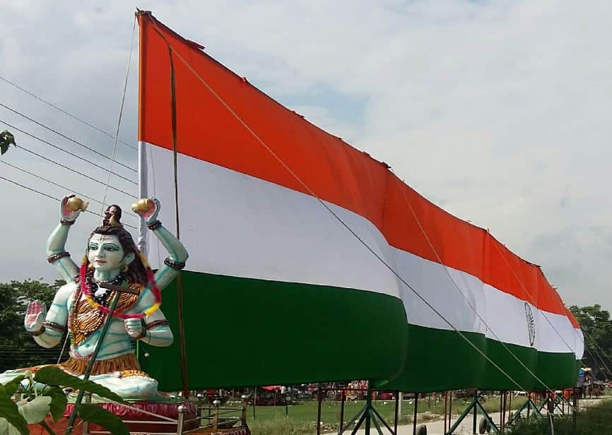 kanwers make national flag for indian soldiers 