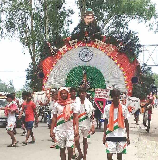 kanwers make national flag for indian soldiers 