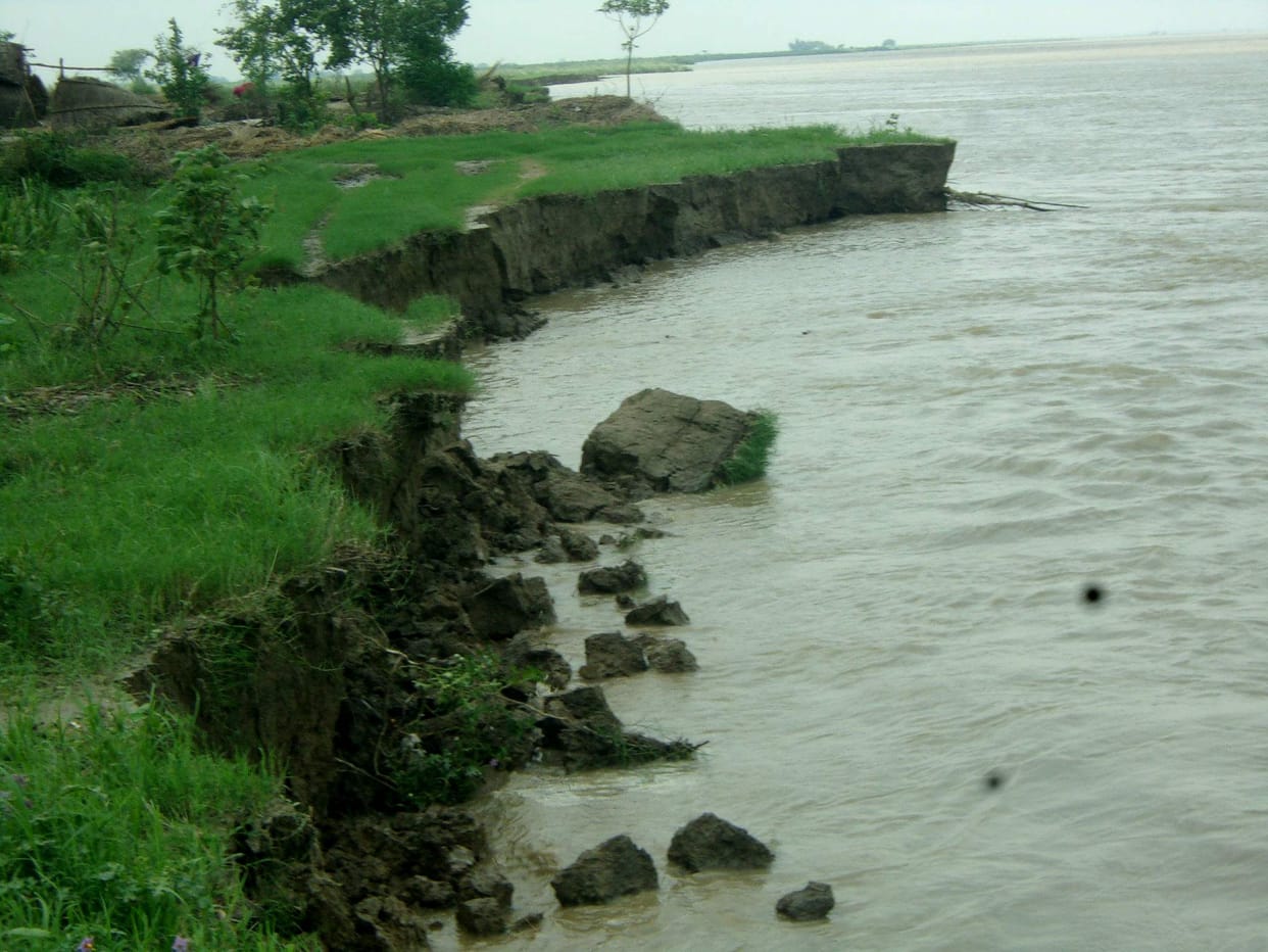 Ghaghra 33 cm above the danger point
