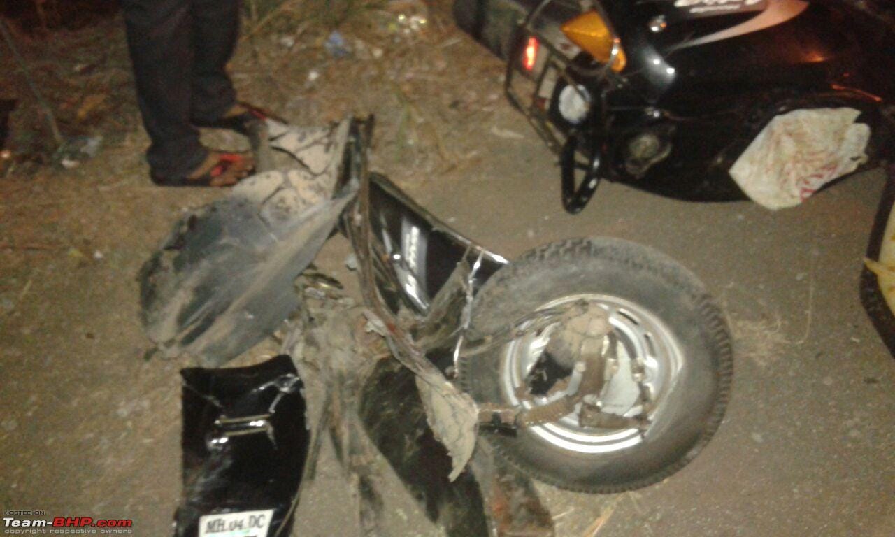 hisar students activa accident, critically injured, people capturing video