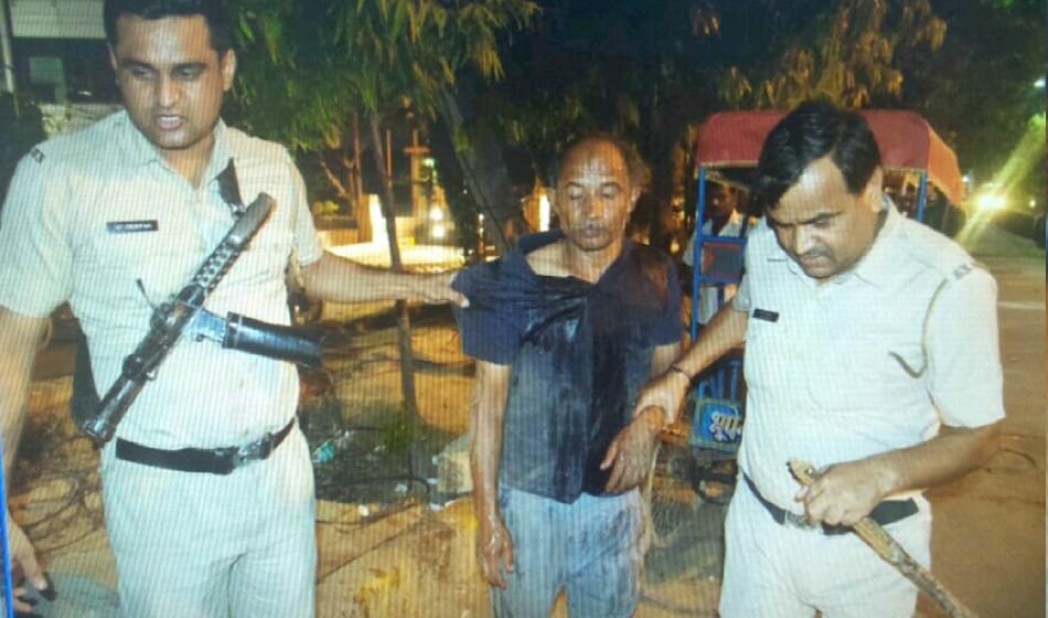 Drunk girls high voltage drama at mg road gurugram arrested