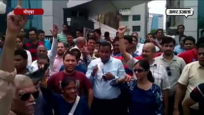 buyers protest against amrpali buildr in noida
