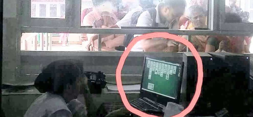 Nurse caught playing game on computer in Palampur hospital