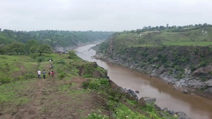 dead body of kushalgarh sdm found 25 km away in anas river 