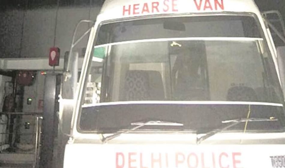 in oyo hotel dwarka delhi couple suicide case police finds birthday balloon from spot 