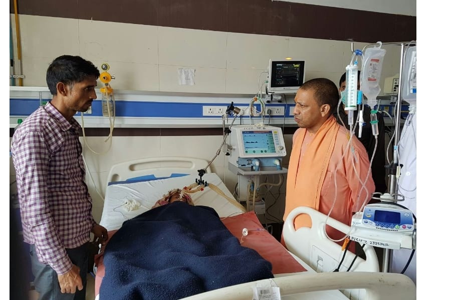 chief minister yogi adityanath visits trauma center in Lucknow.