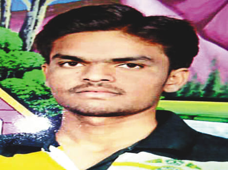 Youth dies in road accident at farrukhabad
