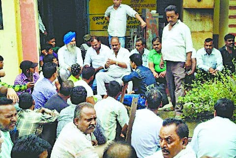 Consumers flutter on power cuts, sloganeering
