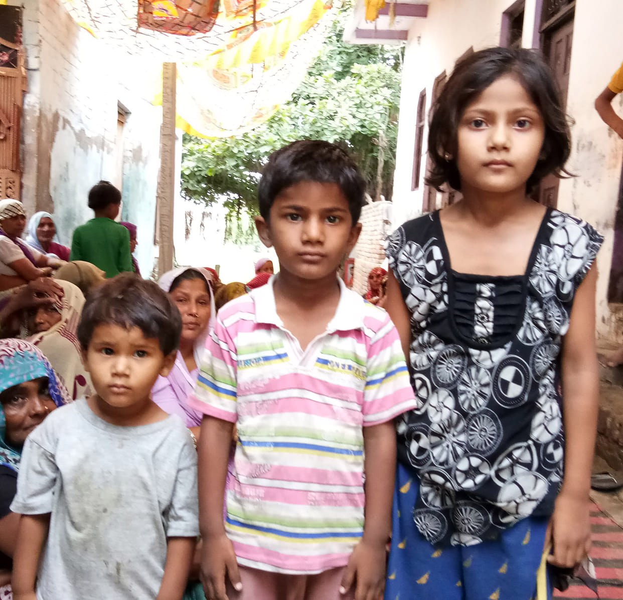 छाता में पत्नी की हत्या कर पति ने जहर खाकर जान दी