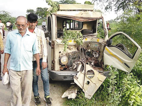 A pick-up full of keys rammed into a steep bus, 15 people injured