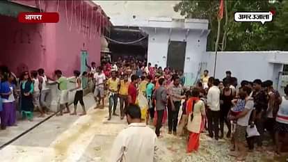ON SECOND MONDAY OF SAWAN MONTH, DEVOTEES CIRCUMAMBULATE THE TEMPLE IN AGRA