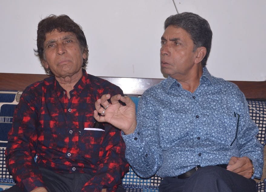 गायक को पानी की तरह होना चाहिए