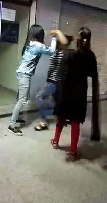 video viral two girlfriends fight for lover