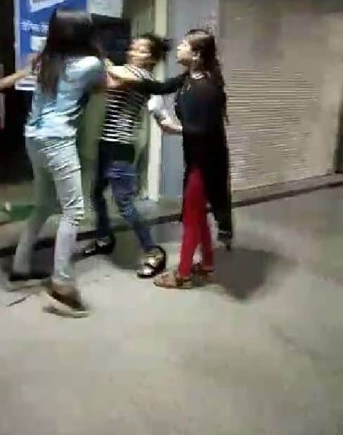 video viral two girlfriends fight for lover
