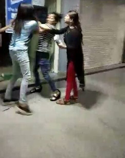 video viral two girlfriends fight for lover