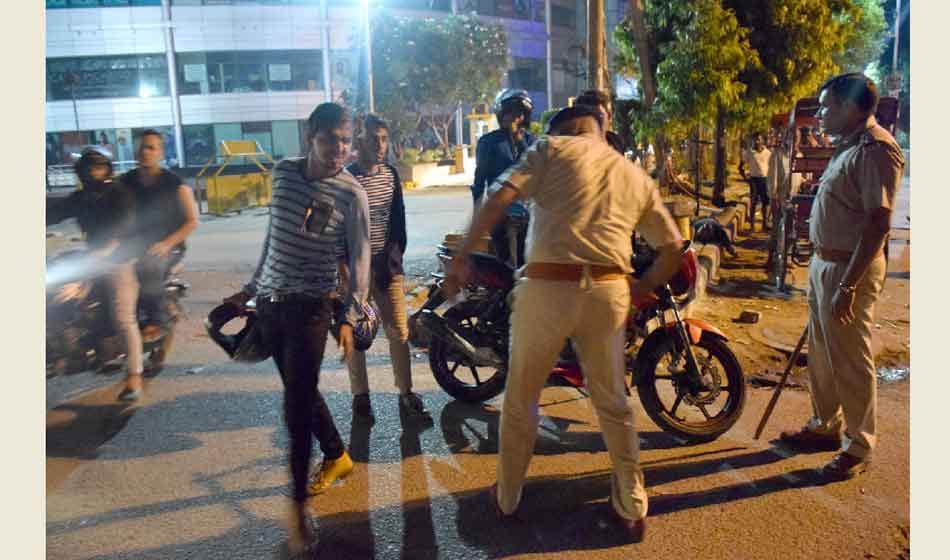 Drunk girls high voltage drama at mg road gurugram arrested
