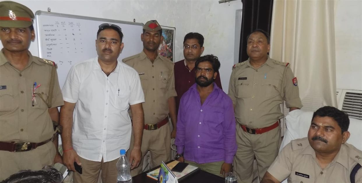 Dhoni gang was robbed with silver hathras
