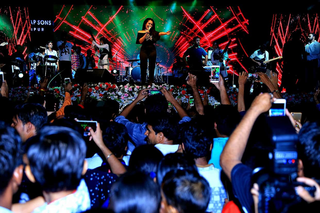 famous bollywood singer heart touching story