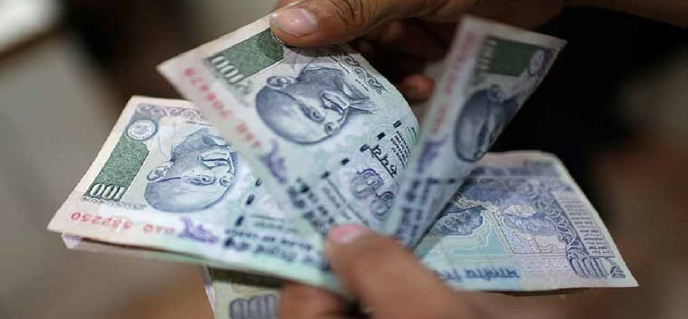 ऋण माफी के नाम पर दो किसानों से पचास हजार ठगे