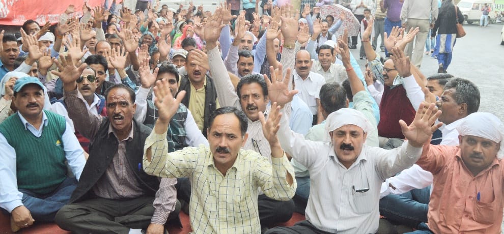 protest by electricity board employees
