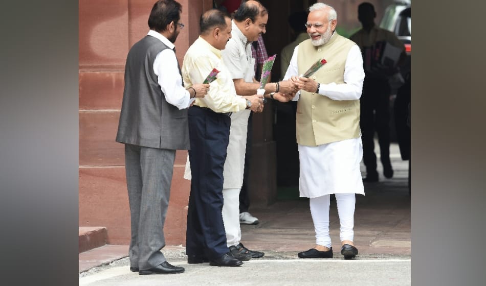 pm modi reaches 3 to 4 minutes early for voting in presidential election and then said its his habit