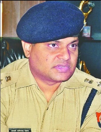 तुम्हे सस्पेंड कंरू