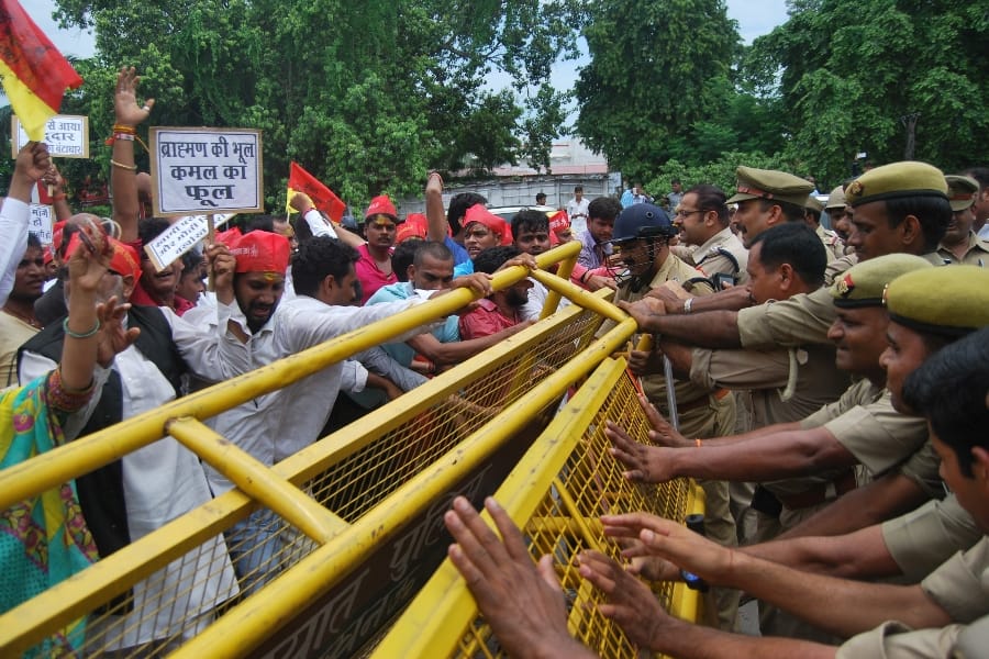 brahaman commiunity protest on raebareli murder case.