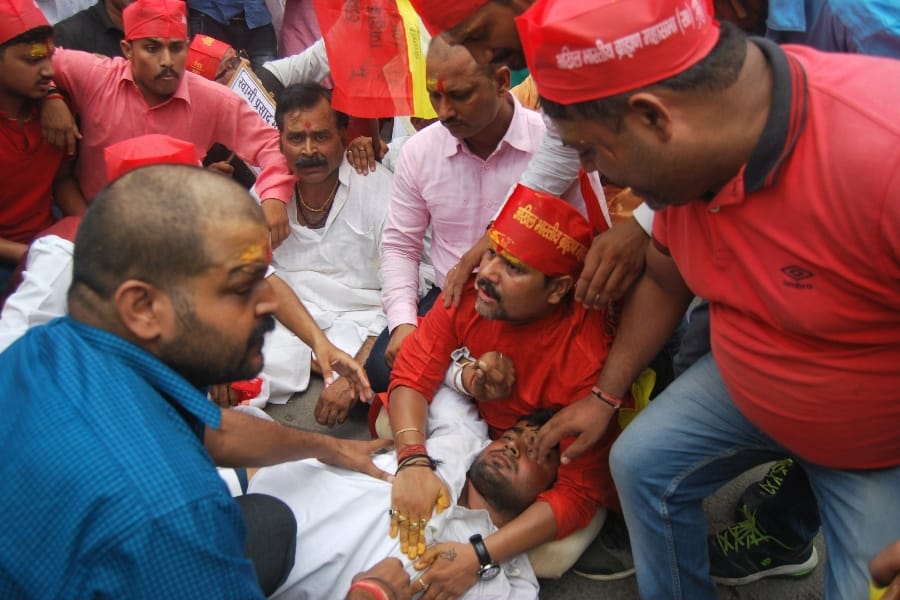 brahaman commiunity protest on raebareli murder case.