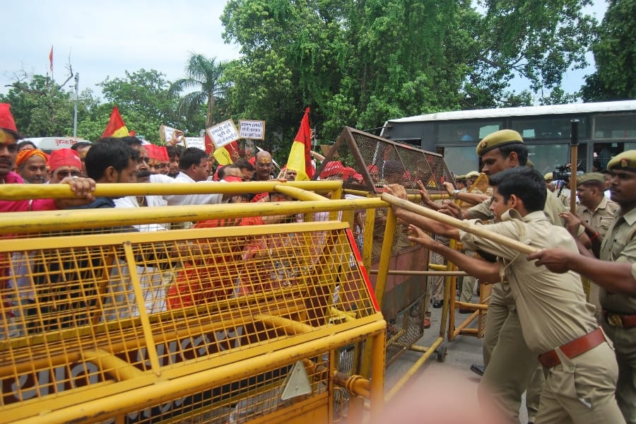 brahaman commiunity protest on raebareli murder case.