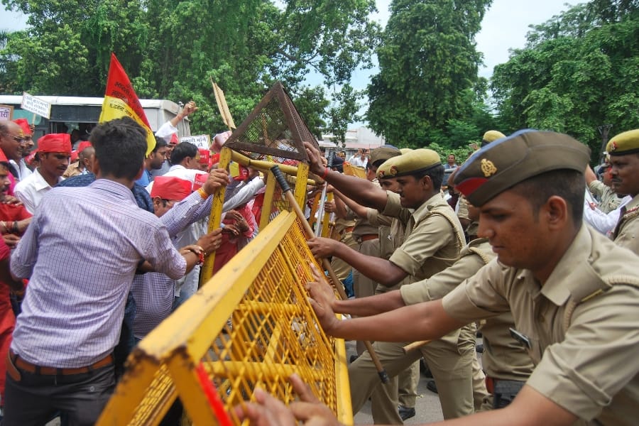 brahaman commiunity protest on raebareli murder case.