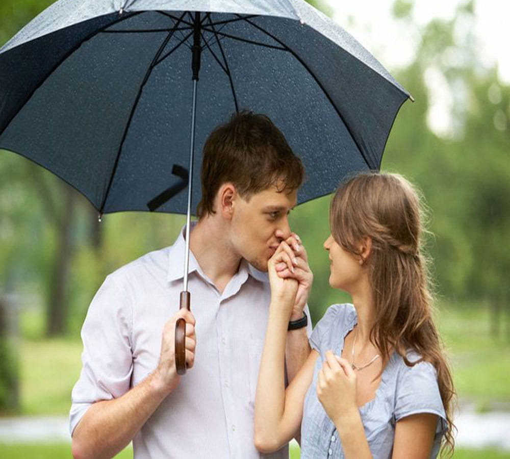 Know Why people feel more romantic during the rainy season