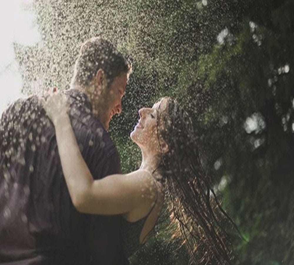Know Why people feel more romantic during the rainy season