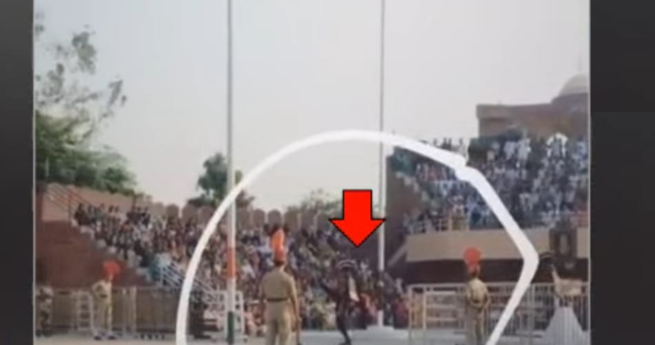 Pakistani ranger fell down during retreat ceremony
