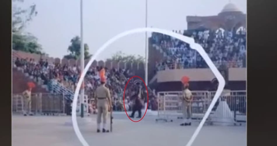 Pakistani ranger fell down during retreat ceremony