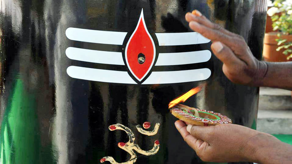 Worship of Shiva with mineral water