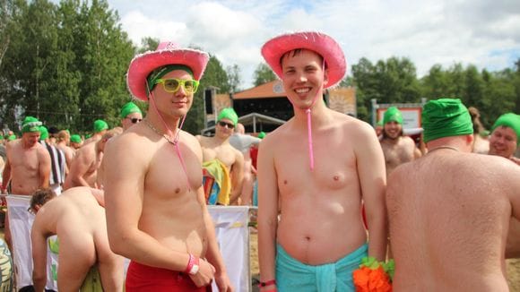 Finland about to set Guinness World Records in naked dipping 