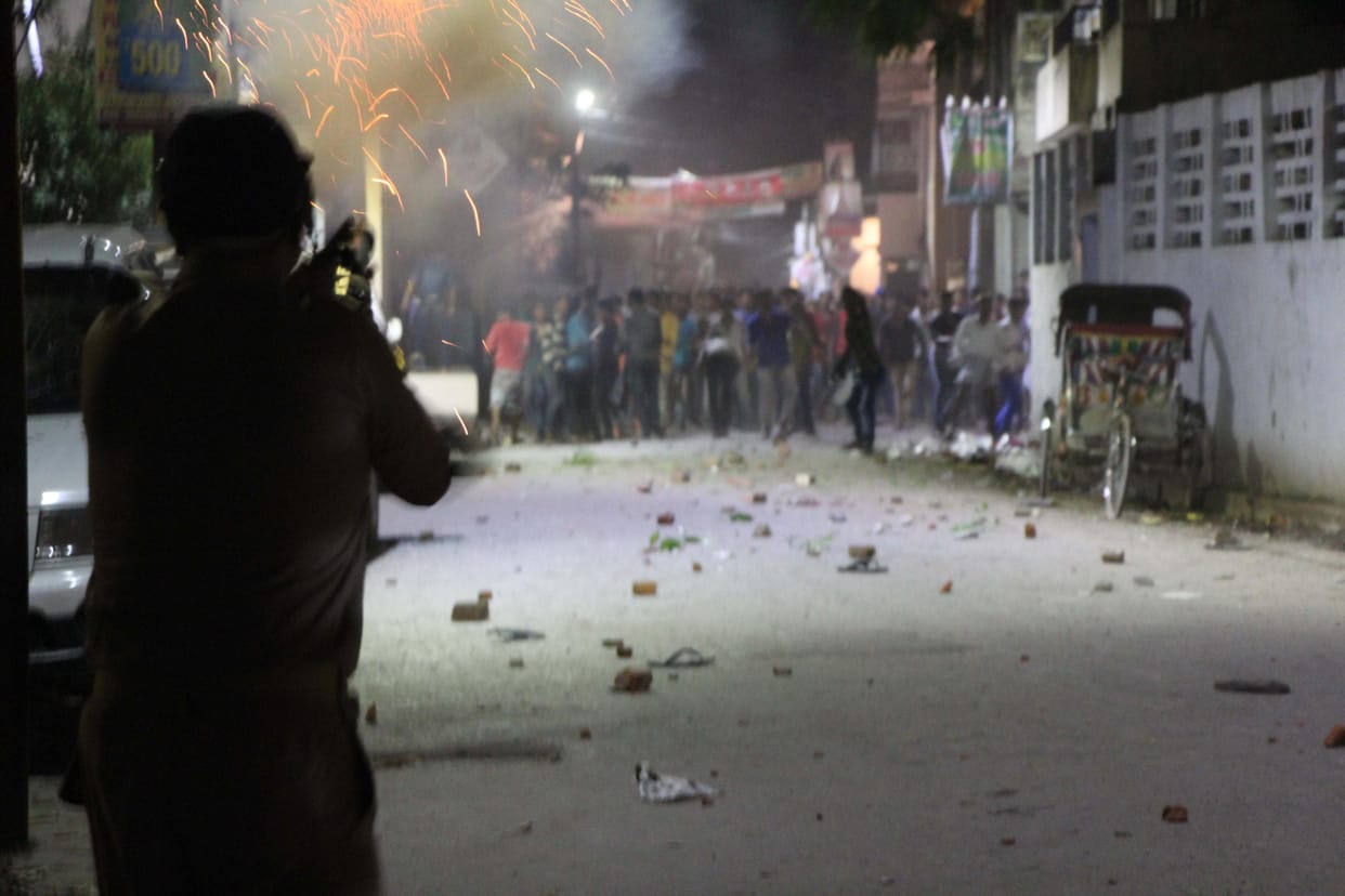 Varanasi Two groups clash over cow binding, Firing