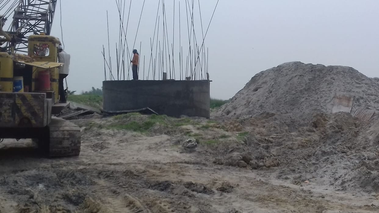 लोनिवि पर भड़के ग्रामीण, प्रदर्शन