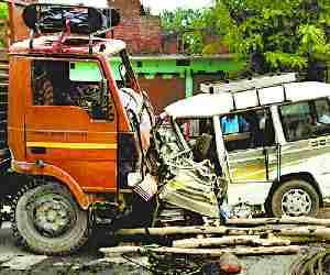 Three of Hyderabad die in Accident
