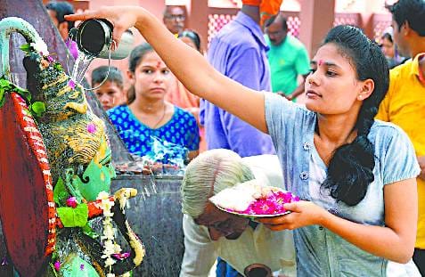 दूसरे सोमवार को केसरियामय हुई नाथ नगरी