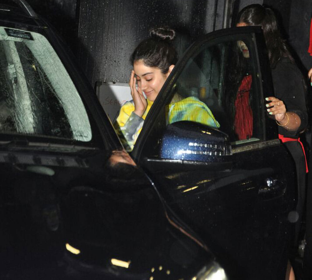 Jhanvi Kapoor makes stylish appearance wearing only a hoodie
