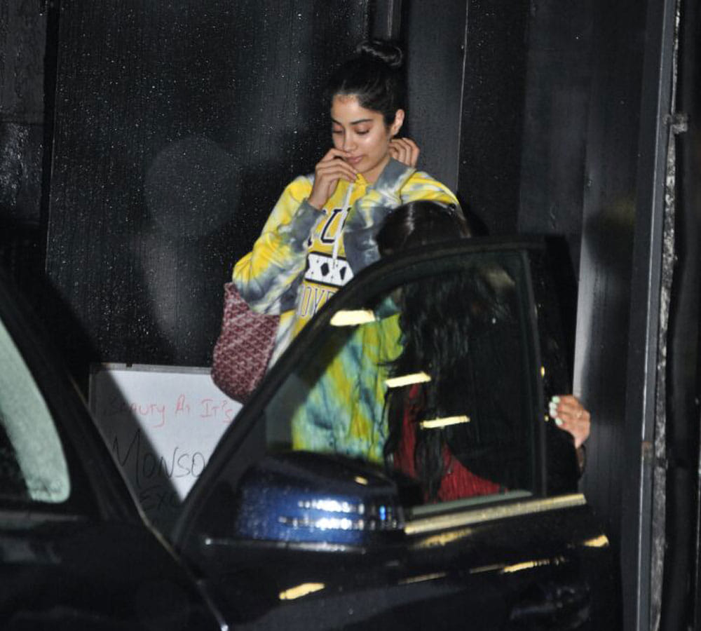Jhanvi Kapoor makes stylish appearance wearing only a hoodie