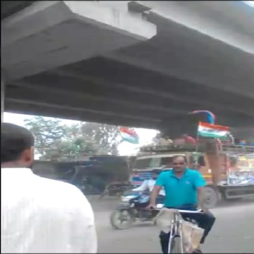 Live Suicide the young man gave a jump under the caravan cart, view Photos