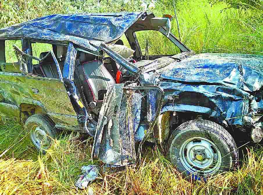 Police jeep and truck collision, sepoys die
