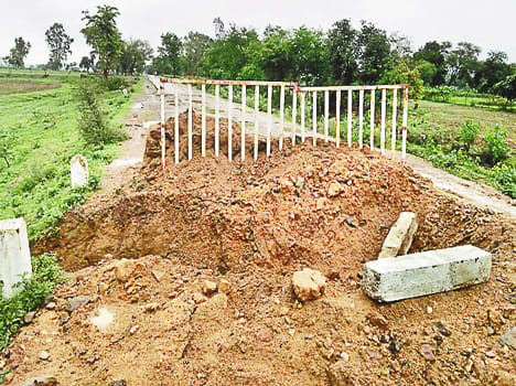 Naogaon-Camaha route closed due to increasing water in Urmil Dam