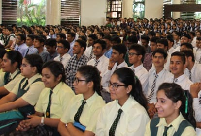  toppers given tips to brillant students in amarujala dehradun program