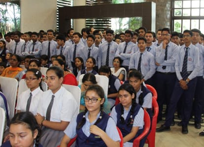  toppers given tips to brillant students in amarujala dehradun program