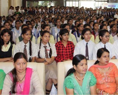  toppers given tips to brillant students in amarujala dehradun program